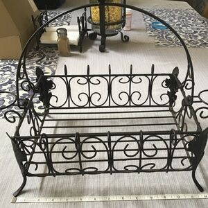 Southern Living Acanthus Basket